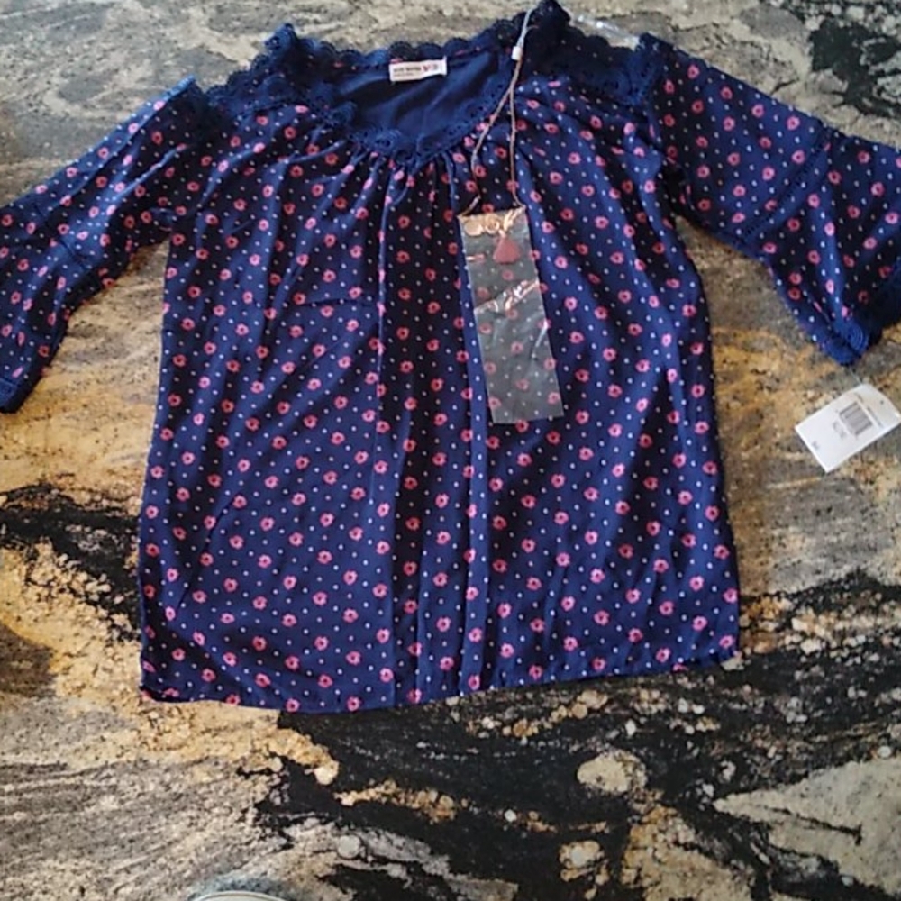 NWT knit works flowered blouse with a necklace